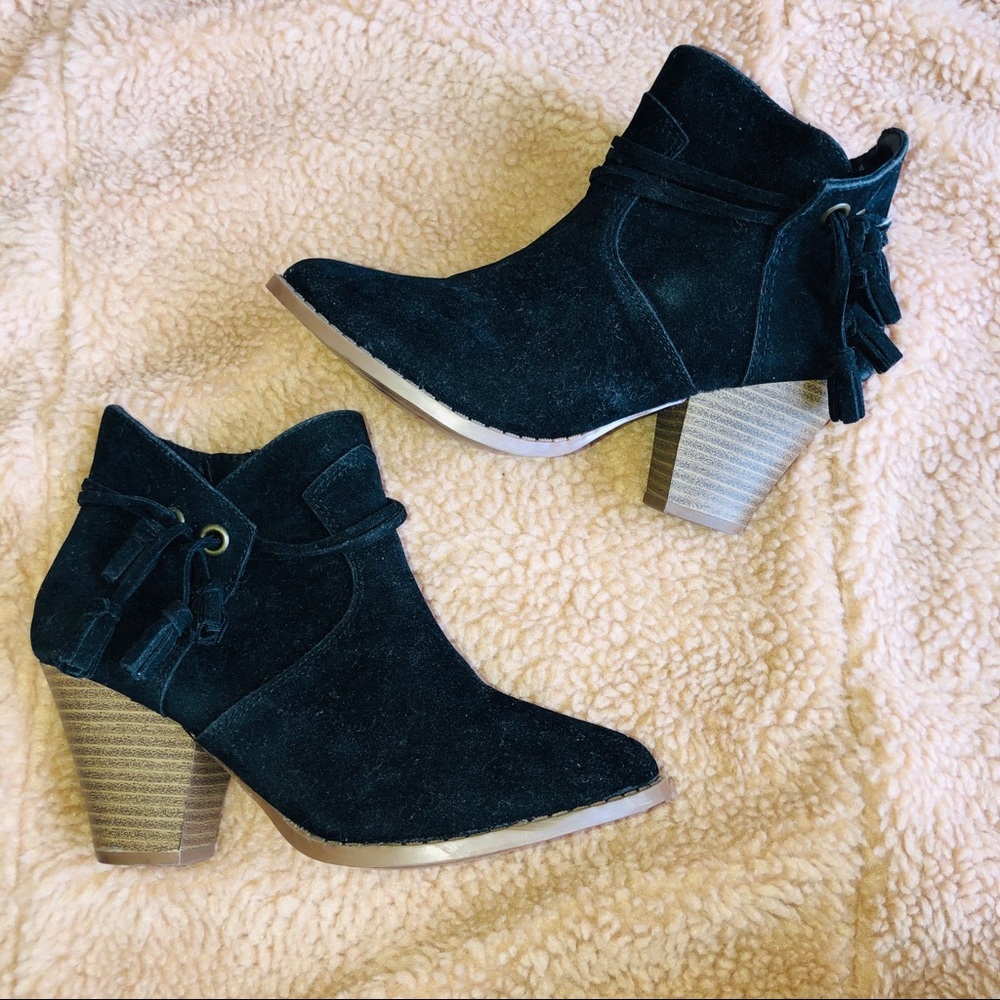Margaritaville black booties